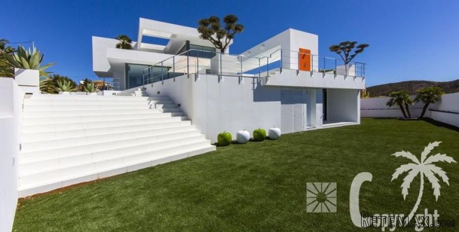 Modern mansion located within walking distance of the sandy.. - 3