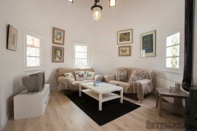 This is an absolutely marvelous small country house located.. - 4