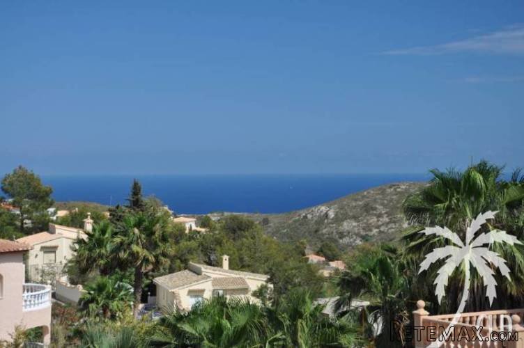 Building plot with splendid sea views in Cumbre del Sol...
