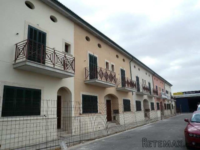 Fantastic newly-built townhouses, clozse to all amenities...