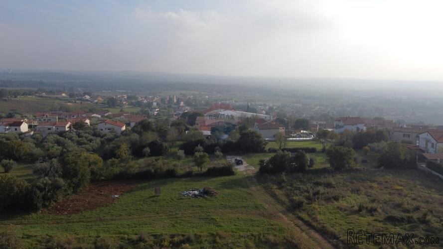 Istra - Kaštelir - građevinska parcela s projektom 750 m2 za - 2