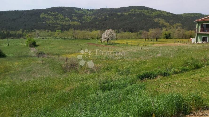Zemljište s građevinskom dozvolom! - 2