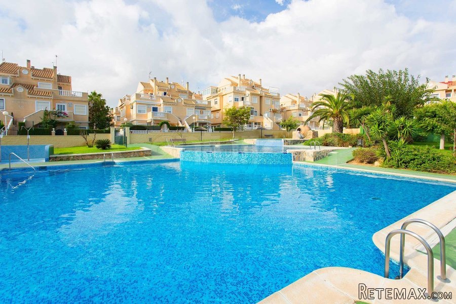 Acogedor duplex con una de las mejores zonas de piscinas..