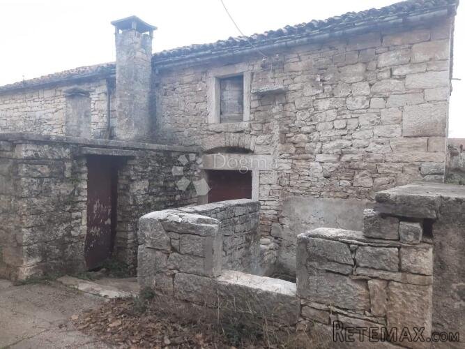 Kamena priča za renovaciju, te 550 m2 vrta! - 3
