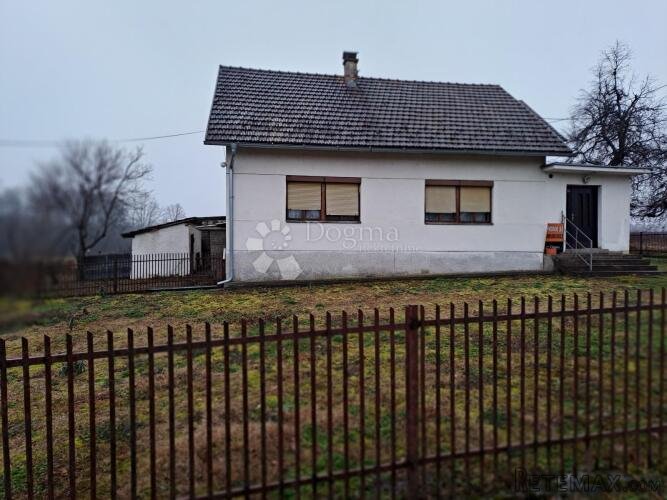 Hitno!!! Useljiva i povoljna kuća 2.5km od toplica