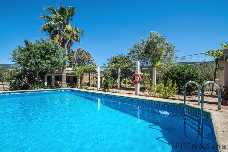 Excellent home or rental property on the outskirts of..
