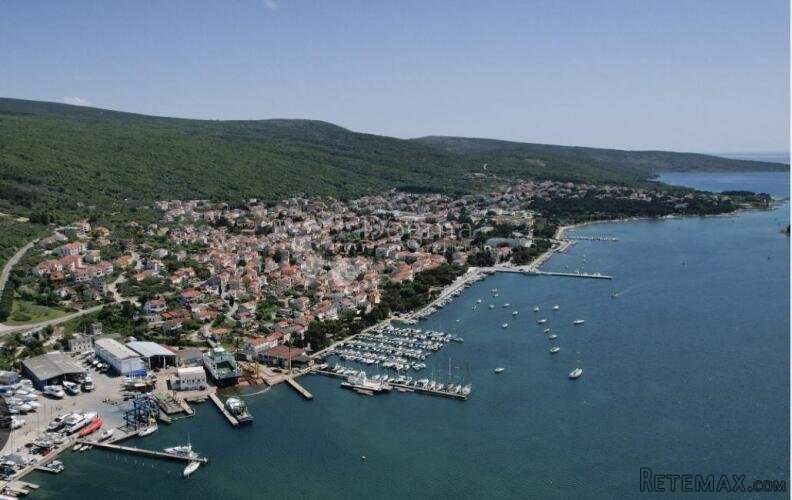 Šarmantna starina u prvom redu do mora