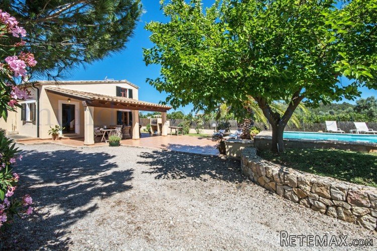 Excellent small country villa with pool situated in between..