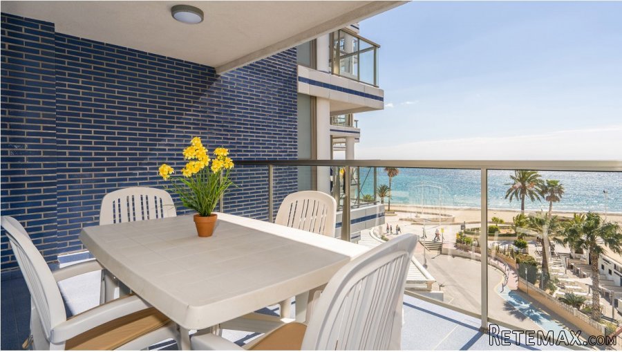 A total of 72 m² distributed in a bedroom, an equipped..