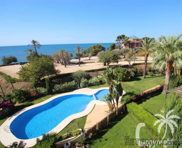 This seafront property is a perfect place to live.. - 2