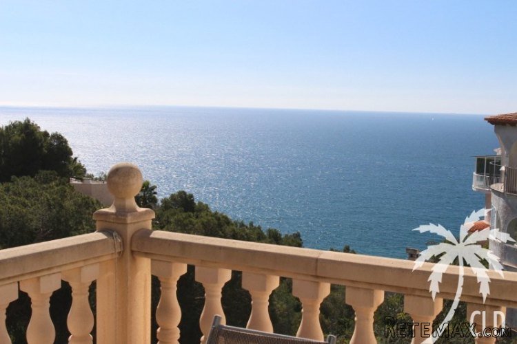 Villa with sea views in the residential area of Costa Nova..