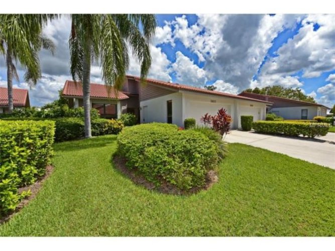 2 bedroom Town House For Sale: 3877..
