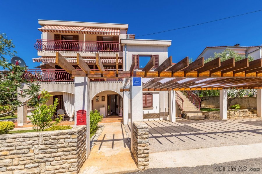 OTOK KRK,PINEZIĆI samostojeća kuća