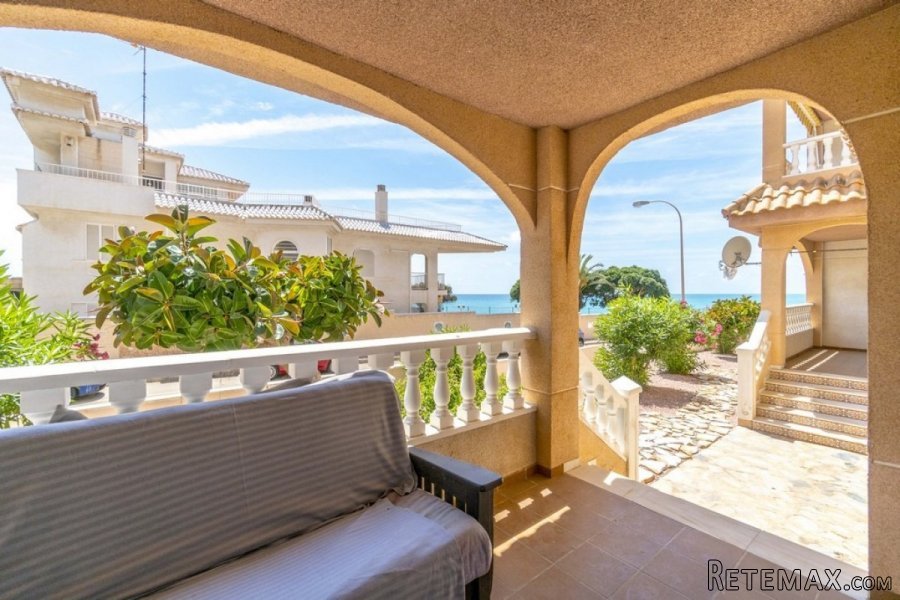Apartamento planta baja en Cala de Moro, a tan solo 50m..