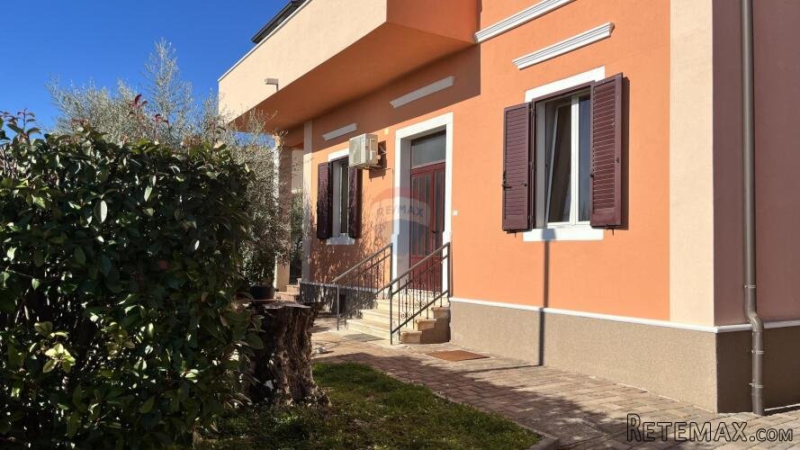 Istra, Umag Punta, prostrani stan prvi red do mora - 2