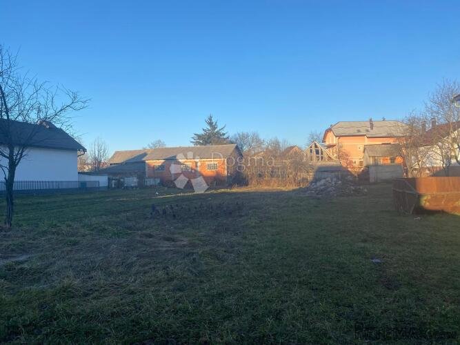 GRAĐEVINSKO ZEMLJIŠTE NA MIRNOJ LOKACIJI BLIZINA CENTRA - 3
