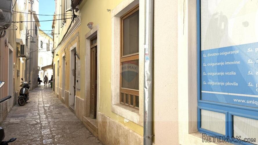 Mali Lošinj, Poslovni prostor u centru grada - 2