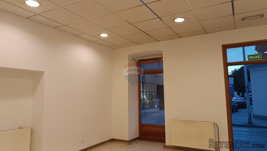 Poslovni prostor u centru Ogulina 35m2 -iznajmljivanje - 2