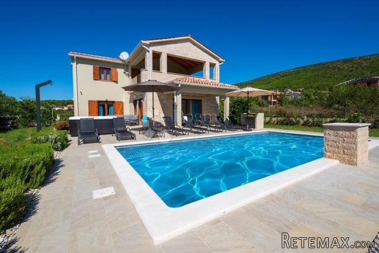 LABIN, kuća sa bazenom i jacuzziem nedaleko mora