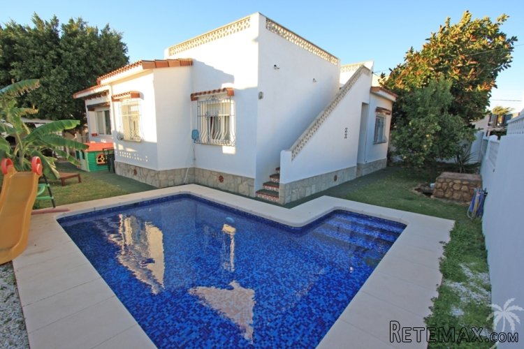 Cozy villa for sale at just 200 m far from the first beach..