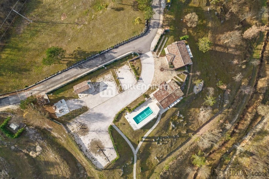 Istra, Pazin, 580m2, imanje s 3 kuće i bazenom - 2