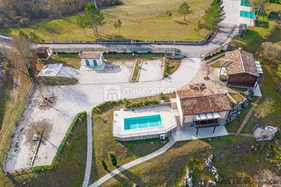 Istra, Pazin, 580m2, imanje s 3 kuće i bazenom - 3