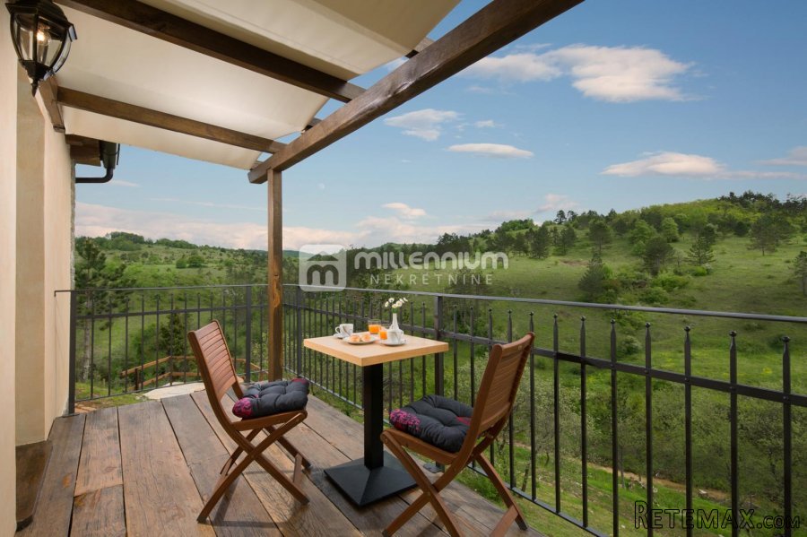 Istra, Pazin, 580m2, imanje s 3 kuće i bazenom - 5