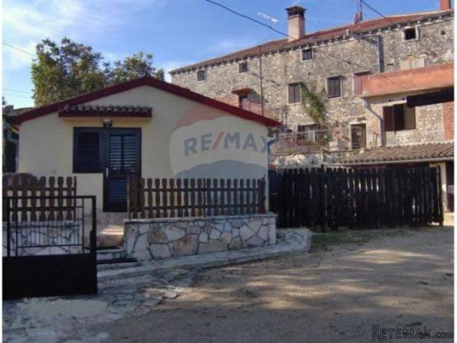 Autohtono seosko imanje sa tenis terenom - 7