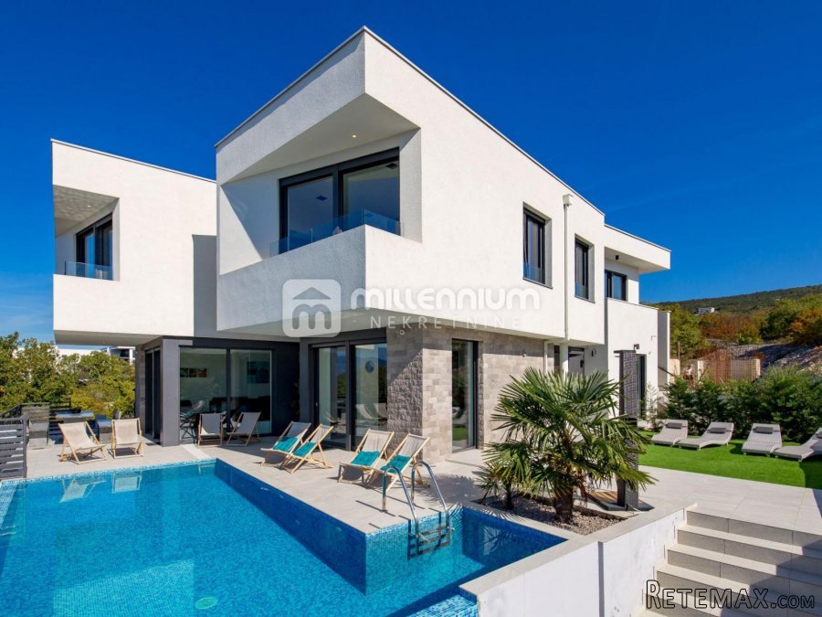 Kostrena, moderna vila s bazenom, 250m od plaže