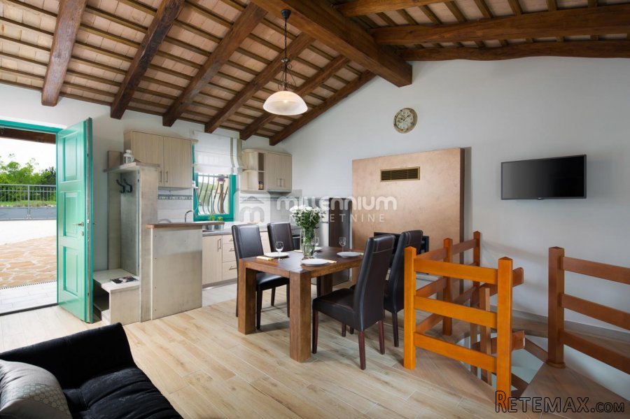 Istra, Pazin, 580m2, imanje s 3 kuće i bazenom - 8