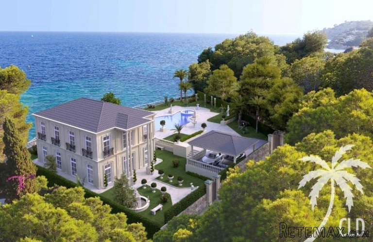 This seafront mansion has a gorgeous, elegant and timeless..