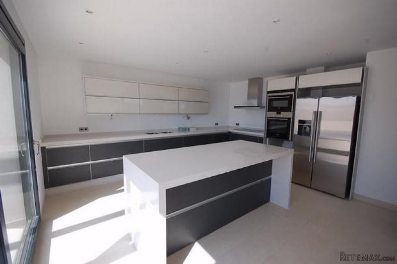 3 bedroom detached house for sale - 2