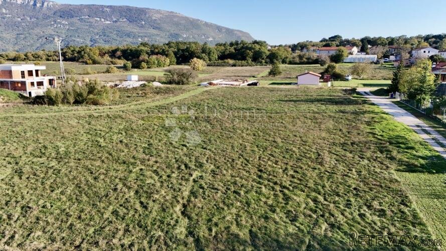 Građevinsko zemljište 6km od mora! INVESTICIJSKA PRILIKA!