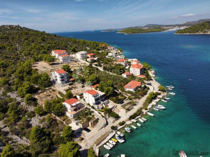 ROGOZNICA ( RAŽANJ ) - GRAĐEVINSKO ZEMLJIŠTE 50M OD MORA