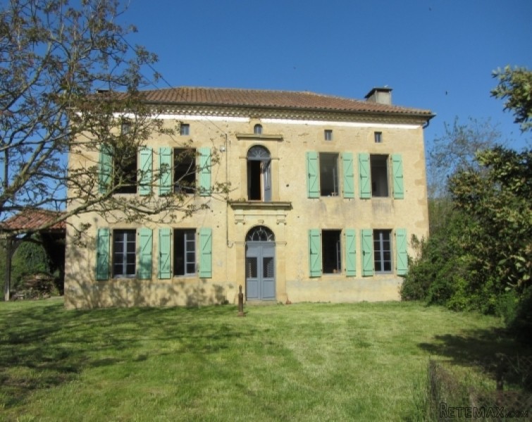 Maison De Maitre Set In Rural Hilltop..
