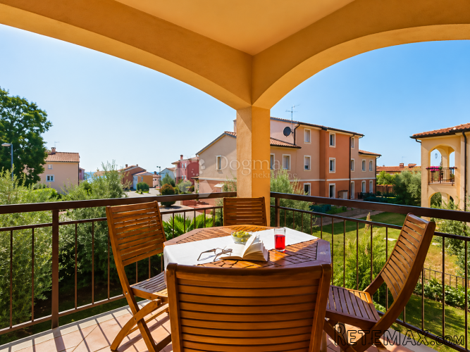 Novigrad – Dva stana u jednom + bazen i privatni parking - 2
