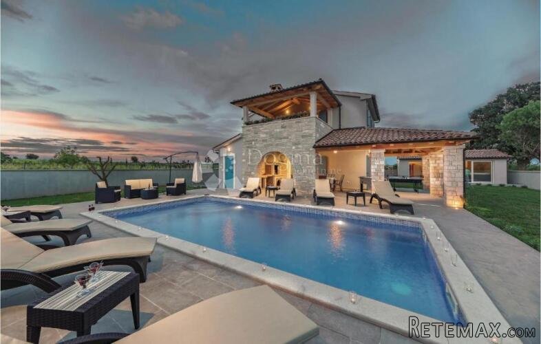 Prekrasna villa sa bazenom na mirnoj lokaciji - 2