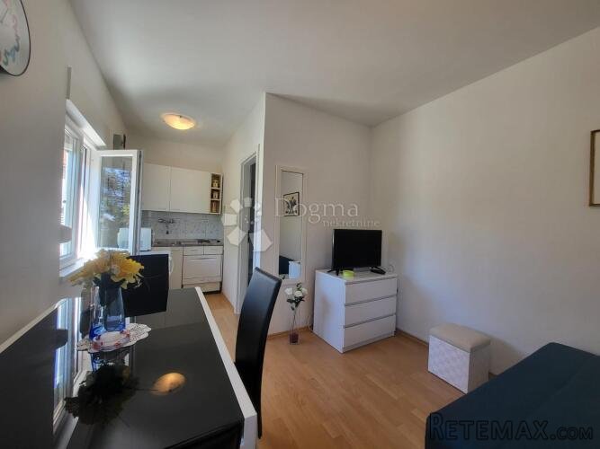 Kompletno renoviran apartman s balkonom nadomak mora - BARAR - 3