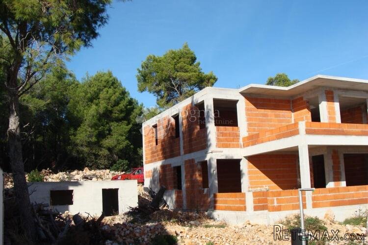 OTOK BRAČ, 80m OD MORA - 3