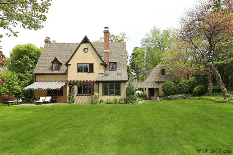 5 bedroom House For Sale: 26 Underhill.. - 2