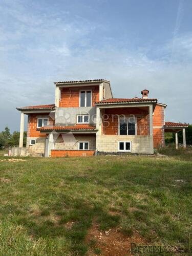 Kuća sa potencijalom na osami 3650 m2 okućnice
