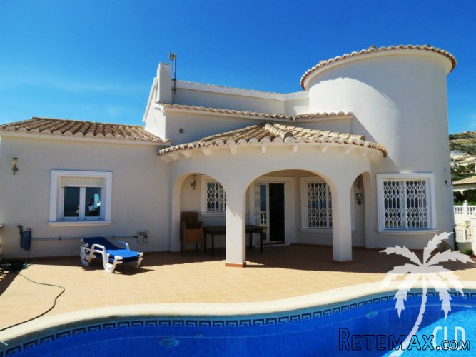 South east facing villa on one level built in 2008 in the..