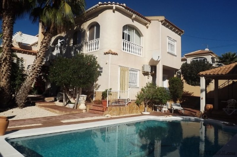3 Bedrooms - Villa - Alicante - For Sale