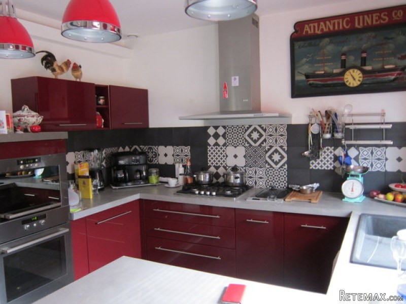 Nice Detached House with Garden - 2