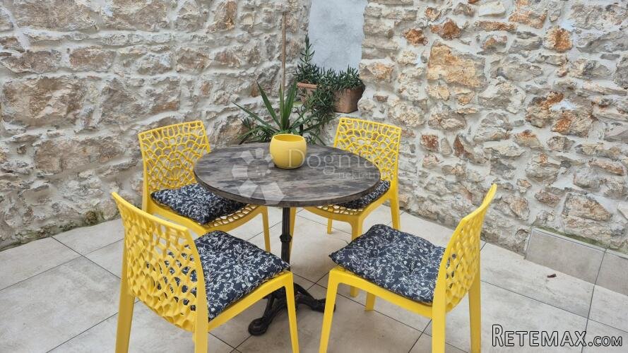 Stan blizu Ekonomskog fakulteta u Puli, površina 79,38 m2 sa