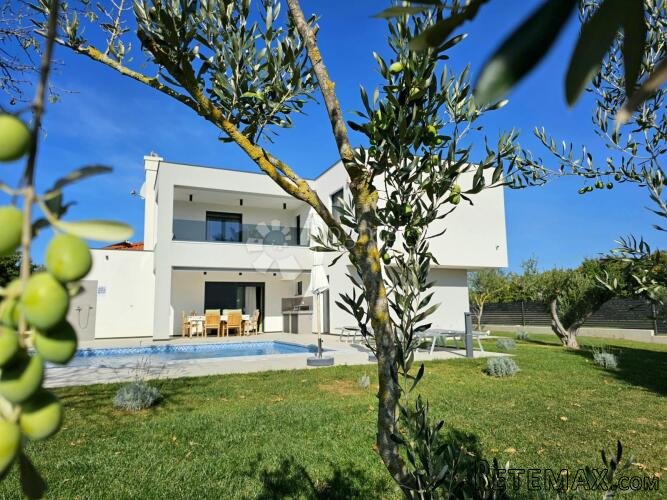 MODERNA VILA U MIRNOM NASELJU