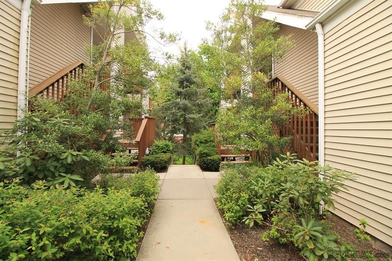 2 bedroom House For Sale: 203 Glenwood.. - 2