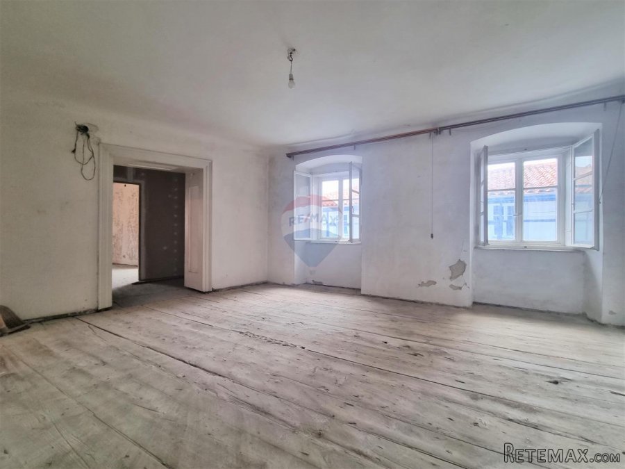 RIJEKA,CENTAR- stan 130 m2 za investiciju - 2