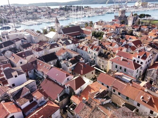TROGIR- KUĆA U STAROJ JEZGRI GRADA - 2