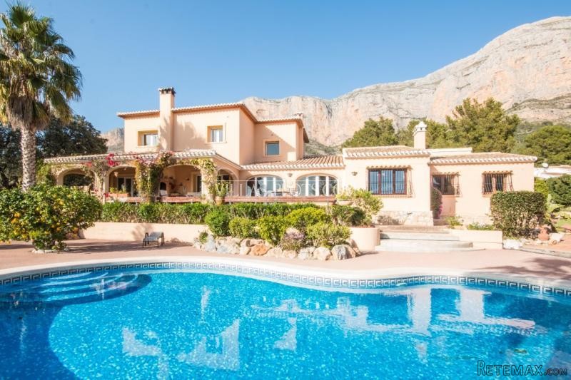 5 Bedroom Villa In Javea - 2